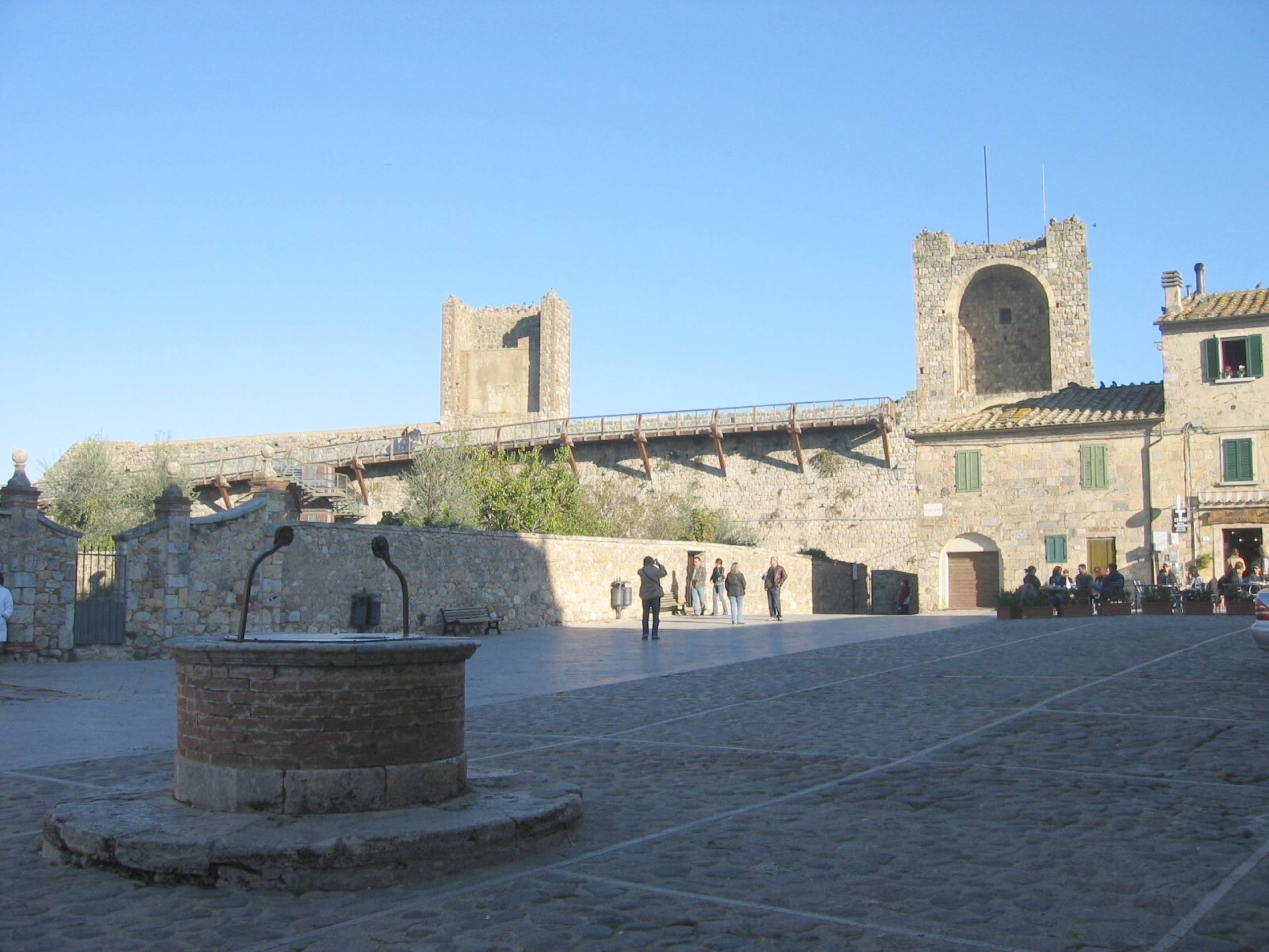 dodaj-opinie-o-miejscowo-ci-monteriggioni-toskania-w-ochy