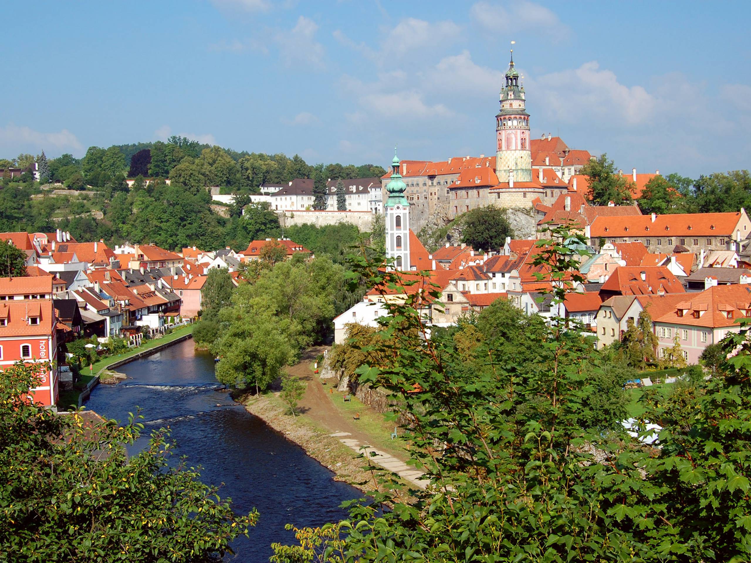 Внутрь чешские чешские. Крумлов чехия. Крумлов. Чешский крумлов достопримечательности. Крумловский замок замки чехии.